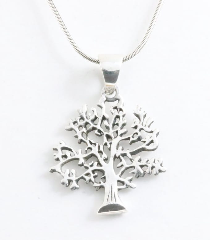 Fijne zilveren levensboom hanger aan ketting