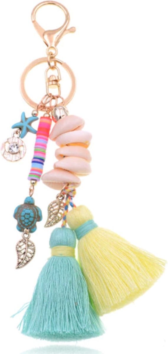 Handgemaakte Ibiza sleutelhanger goudkleurig blauw geel met schelpjes