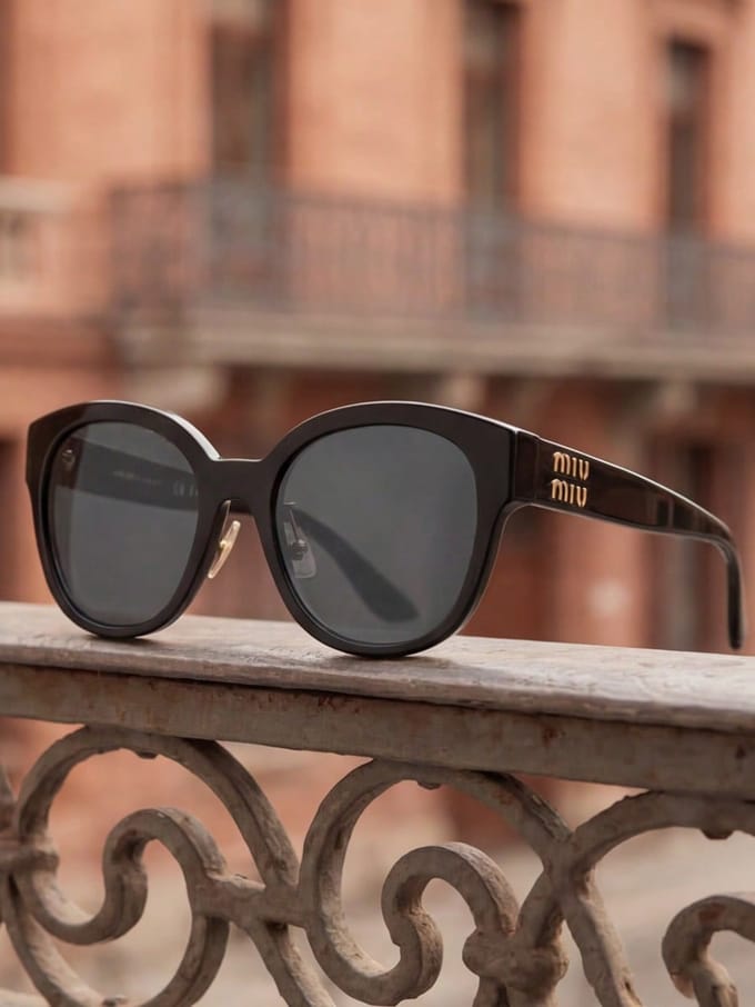 Miu Miu SMU01Z Klassieke Zonnebril zwart