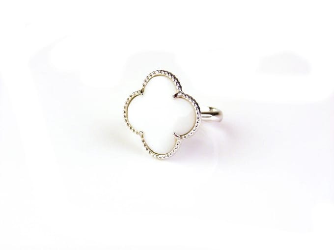 model Fiori ring in zilver witte klaver