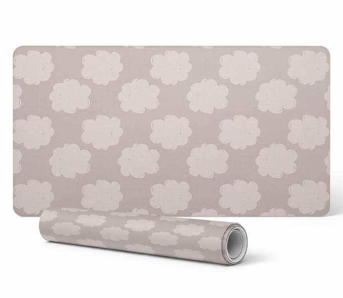 Antislip bureauonderlegger met wolkenpatroon op een beige achtergrond, 90x45 cm
