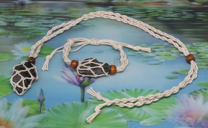Edel shungiet knopen ketting en armband natuurkleur