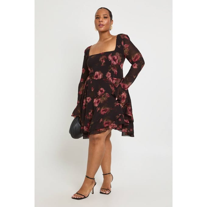 boohoo Dames Plus Bloemen Chiffon Skater Jurk | Chocoladebruin | Maat: 52