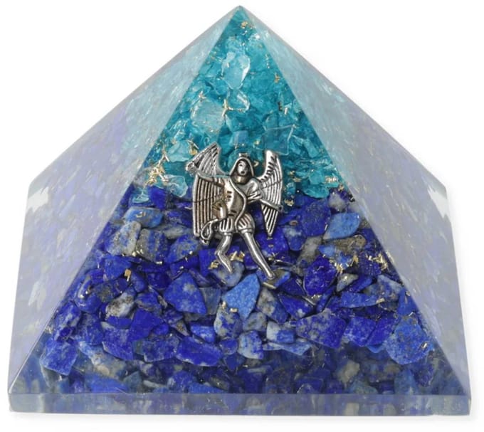 Orgoniet piramide lapis lazuli en aquamarijn met engel Michaël – 7 cm x 7 cm x 6 cm