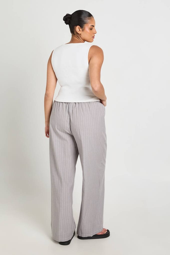 boohoo Dames Plus Gestreepte Poplin Henley Knoop Broek | Grijs | Maat: 46