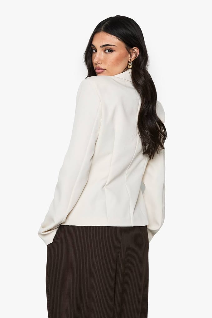 boohoo Dames Button Detail Fitted Cinched Blazer | Ecru | Maat: 42