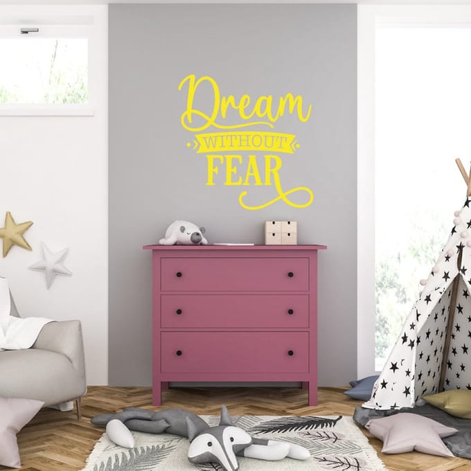Muursticker - Dream Without Fear - 46,4 x 46,4 - Geel