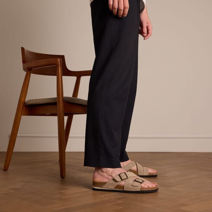 Manfield - Heren - Beige suède slippers - Maat 46