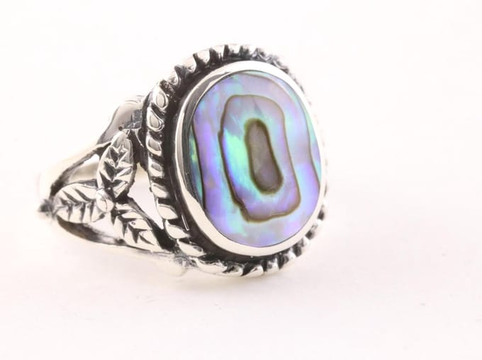 Bewerkte zilveren ring met abalone schelp - maat 18.5