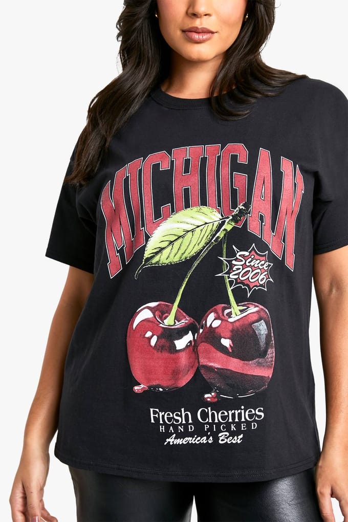 boohoo Dames PLUS MICHIGAN CHERRY OVERSIZED T-SHIRT | Zwart | Maat: 54