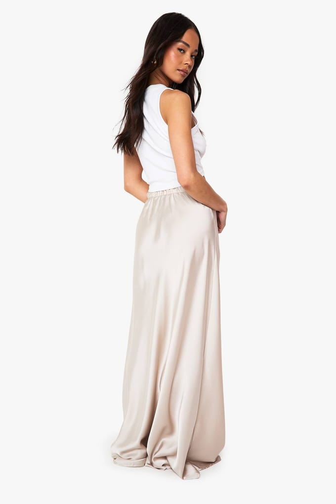 boohoo Dames Satijn Maxi Sliprok met Trekkoord | Champagne | Maat: 44