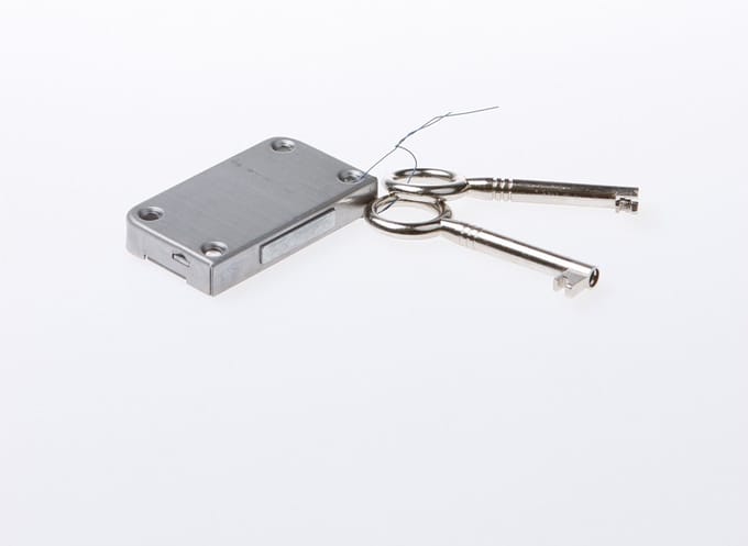 Meubelslot type 760 breedte 15mm inclusief twee sleutels