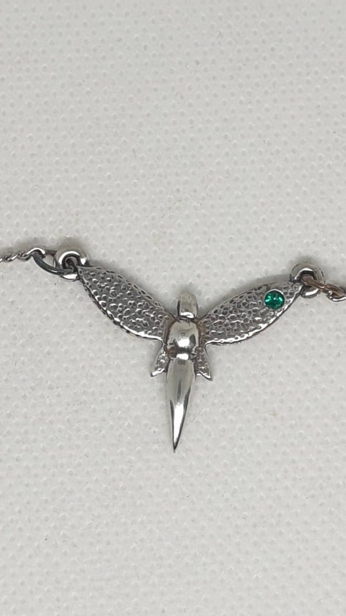 St. Justin, hanger, Engel hanger met groen kristal(PN192EG)