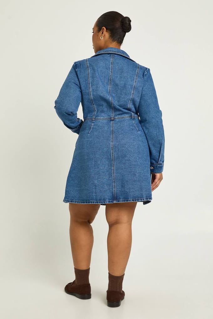 boohoo Dames Plus Denim Mini Jurk met Kraag en Knoopsluiting Lange Mouwen | Mid Blue | Maat: 20