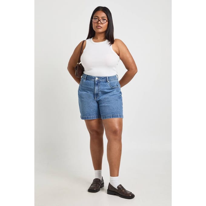 boohoo Dames Plus Boyfriend denimshort | Medium Gebleekt | Maat: 44