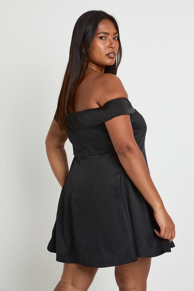 boohoo Dames Plus Satin Contrast Skaterjurk | Zwart | Maat: 48