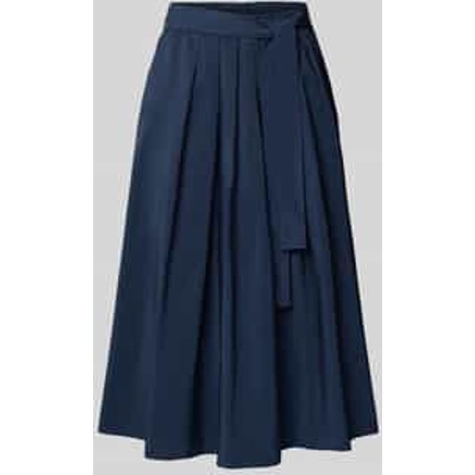 Uitlopende midirok met tailleriem