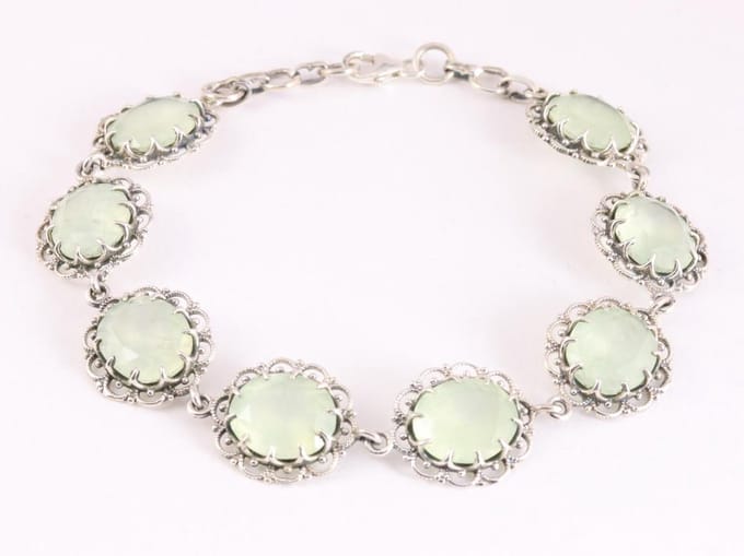 Bewerkte zilveren schakelarmband met prehniet