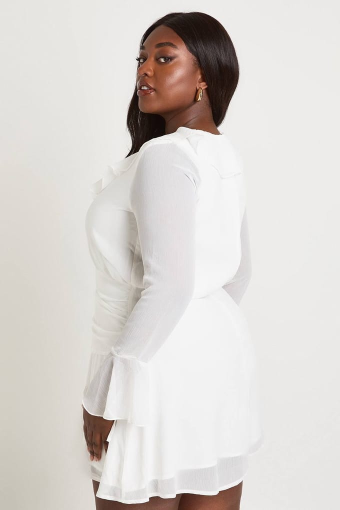 boohoo Dames Plus chiffon jurk met geraffelde taille in skaterstijl | Ivory | Maat: 16