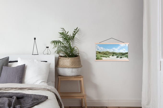 Posterhanger incl. Poster 60x30 cm - Schoolplaat - Strand - Duin - Gras - Textielposter - Blanke latten