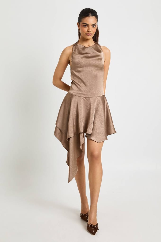 boohoo Dames Gestructureerde Satijnen Cowl Hals Mini Jurk | Mocha | Maat: 8