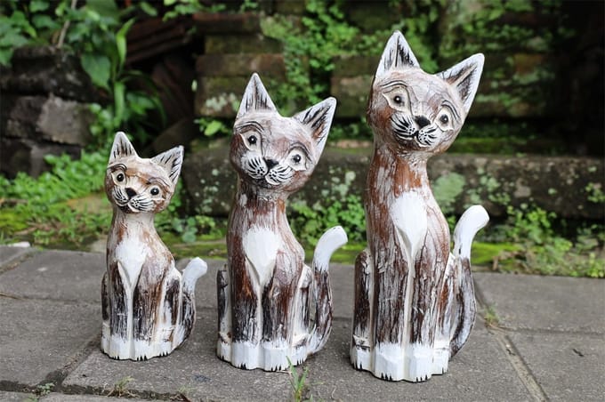 Set van drie houten katten Chiva