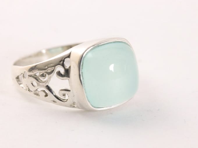 Fijne opengewerkte zilveren ring met aqua chalcedoon - maat 19