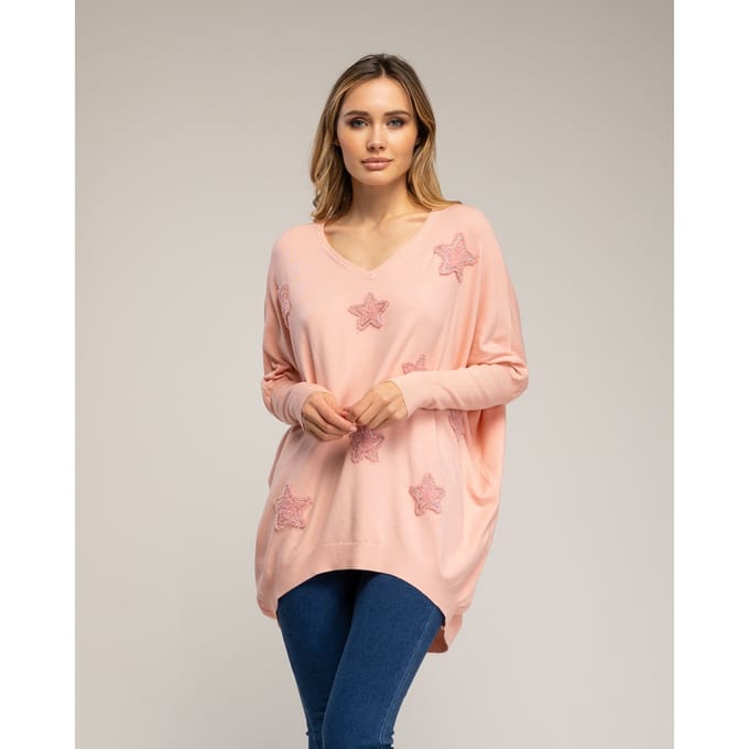 Oversized lange gebreide trui met opgetikte stoffen sterren met strass.
