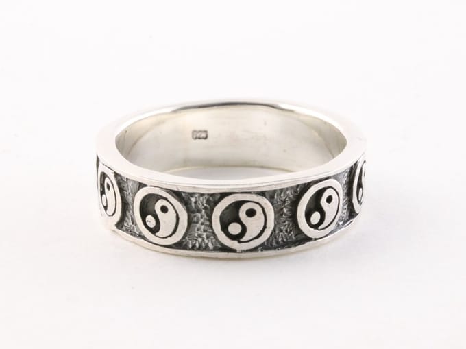 Zilveren ring met yin en yang tekens - maat 20.5
