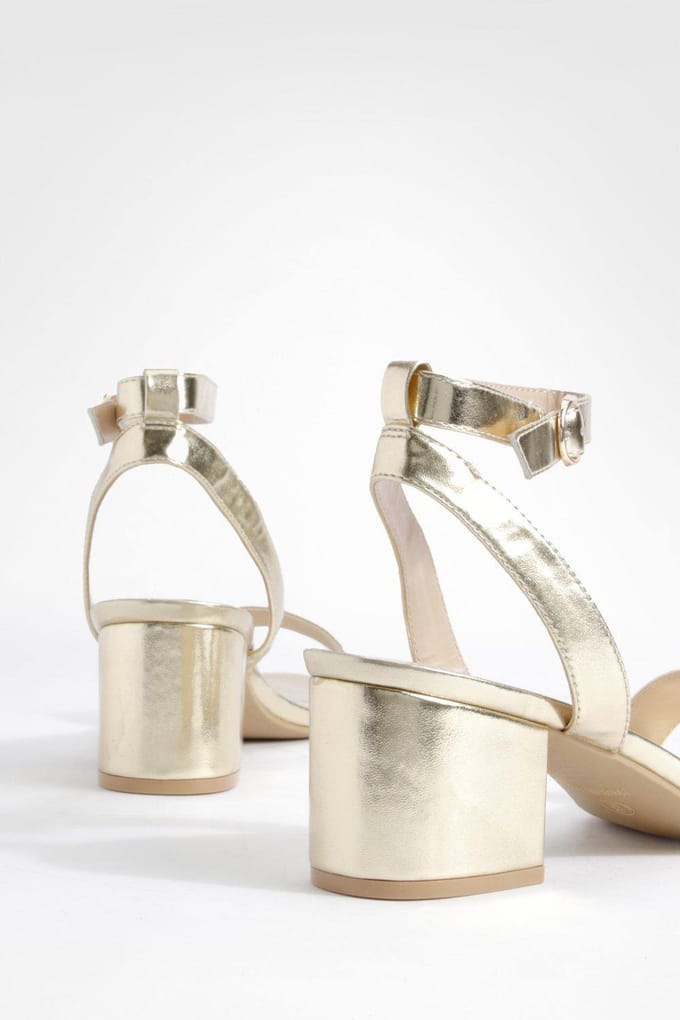 boohoo Dames Wide Fit Metallic Low Block Barely There Heels | Goud | Maat: 37