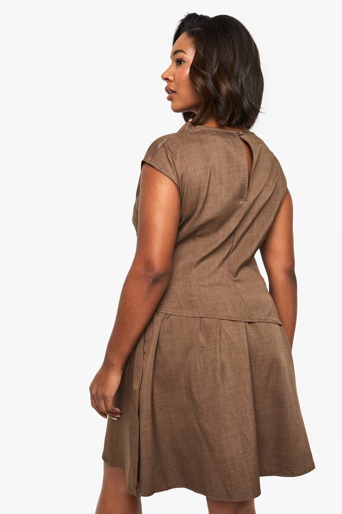 boohoo Dames Plus Dubbele Laag Geruched Schouder Skater Jurk | Chocolate | Maat: 20
