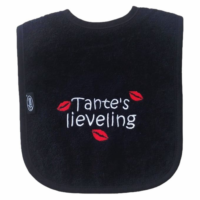 Zwarte slab met "Tante's lieveling"