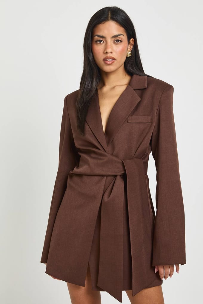 boohoo Dames Wikkel Strikceintuur Detail Blazer Jurk | Chocoladebruin | Maat: 42