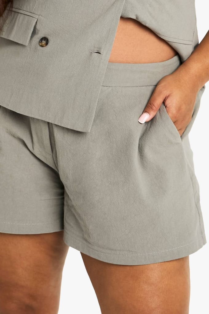 boohoo Dames Plus Linnen Getailleerde Short | Light Khaki | Maat: 26
