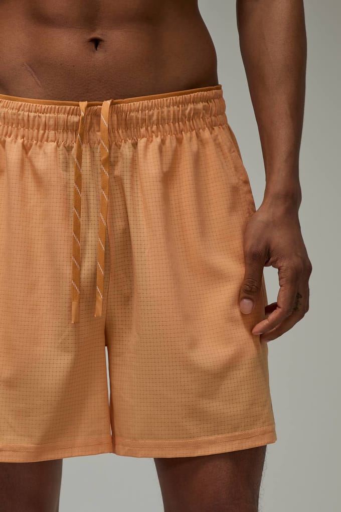 Common Pace Hardloop Geperforeerde 5 Inch Short | Coral | Size Small