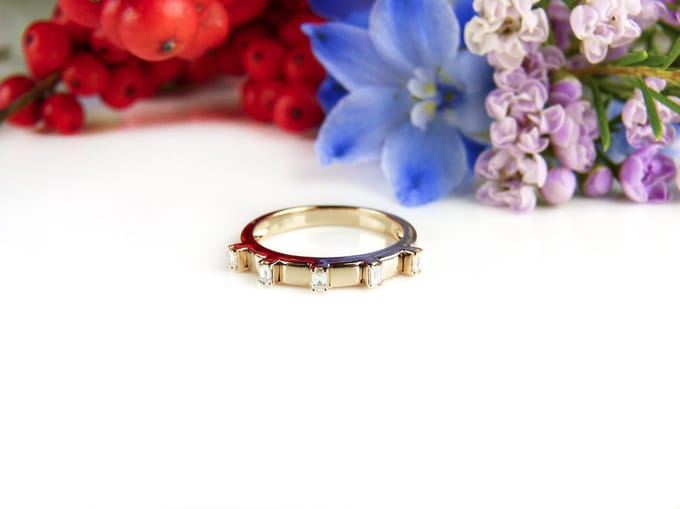 ring in roos goud gezet met diamant
