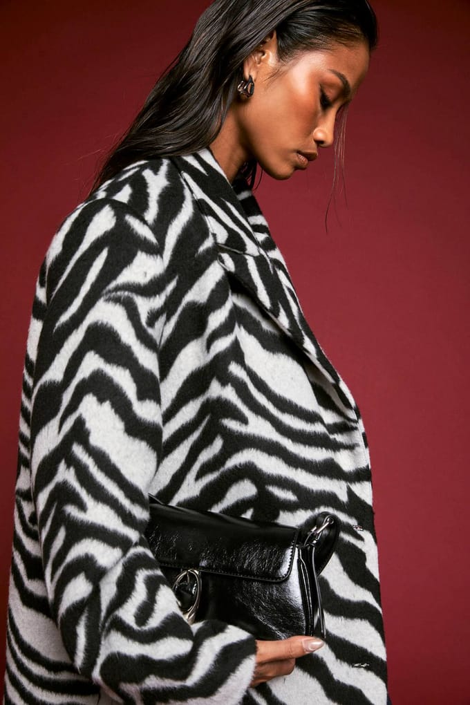 boohoo Dames Maxi Zebra Wollen Look Jas | Zebraprint | Maat: 38
