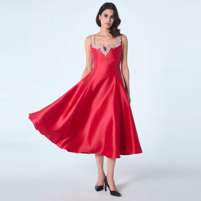 Cocktailjurk met hartvormig decolleté en kralen