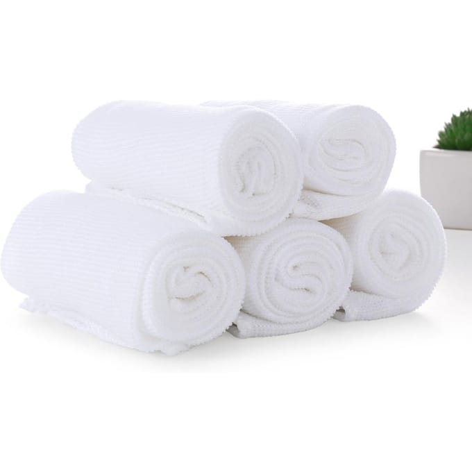 Hotel badkamerbenodigdheden witte handdoeken white