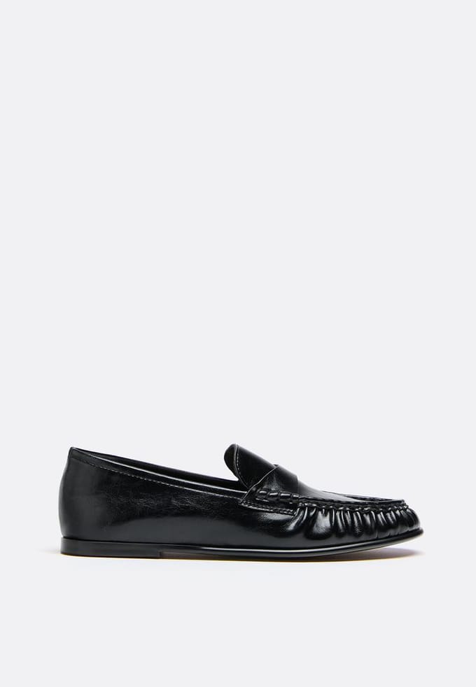 Stradivarius Flexibele loafers met leereffect in zwart  Zwart 39