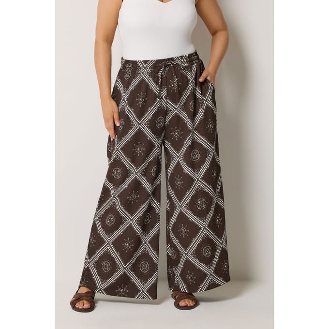 Yours Chocoladebruine Broek Met Bandanaprint En Wijde Pijpen Size Regular > 42