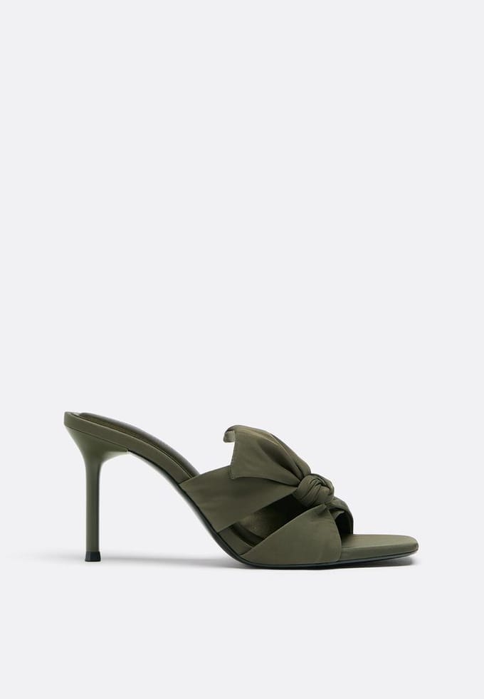 Stradivarius Sandalen met hak en strik  Kaki 40