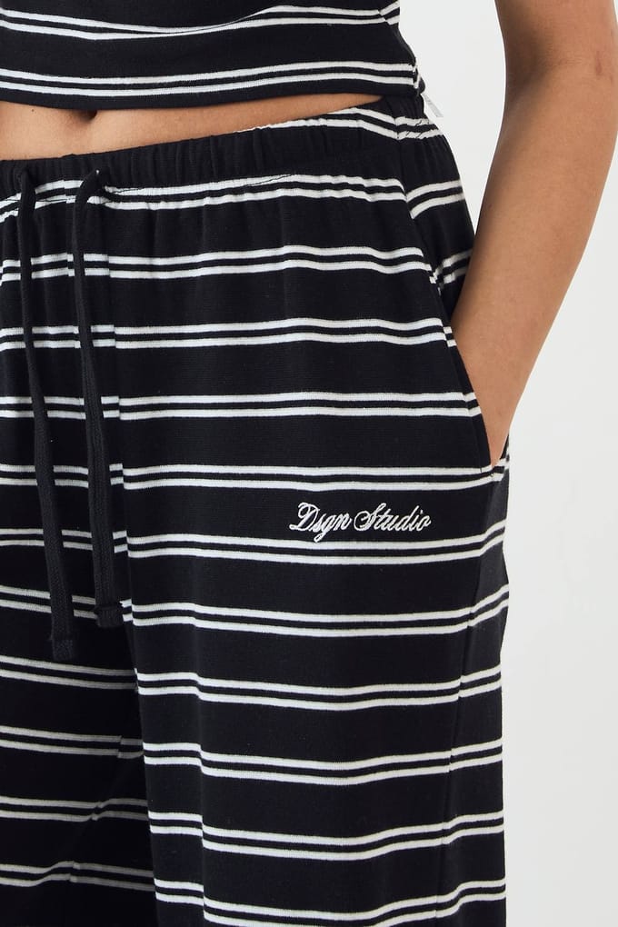 Dames DSGN Studio Gestreepte Wijde Pijpen Broek | Zwart | Maat: Medium