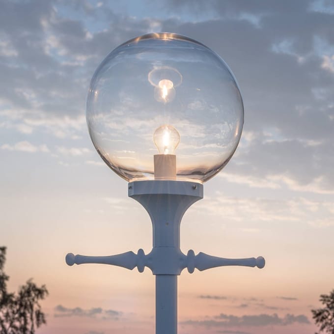 Konstsmide Mastlamp ORION in wit met heldere bolkap