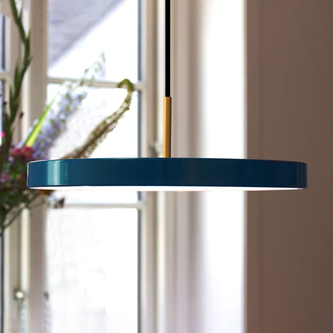 UMAGE LED hanglamp Asteria Medium, petrol/messing, Ø 43 cm