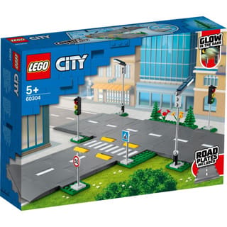 LEGO® City Wegplaten 60304 bouwset; bouwbare speelgoedweg; maak de wegplaten vast aan je stad om deze uit te breiden; met lantaarnpalen, stoplichten, verkeersborden, bomen en planten, verkeersdrempels en een zebrapad (112 onderdelen)