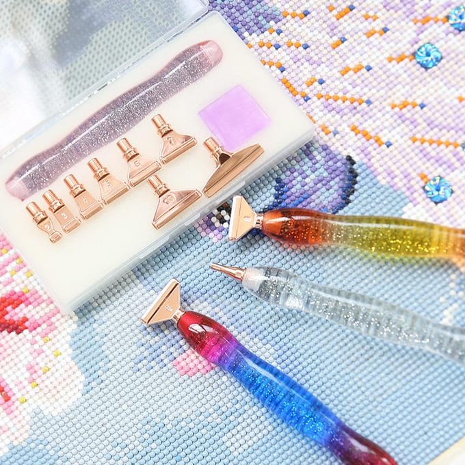 Outil de peinture diamant 5D, stylo à pointe en résine, stylo de peinture diamant avec conception de fil, Kits de têtes de stylo multi-placeurs violet