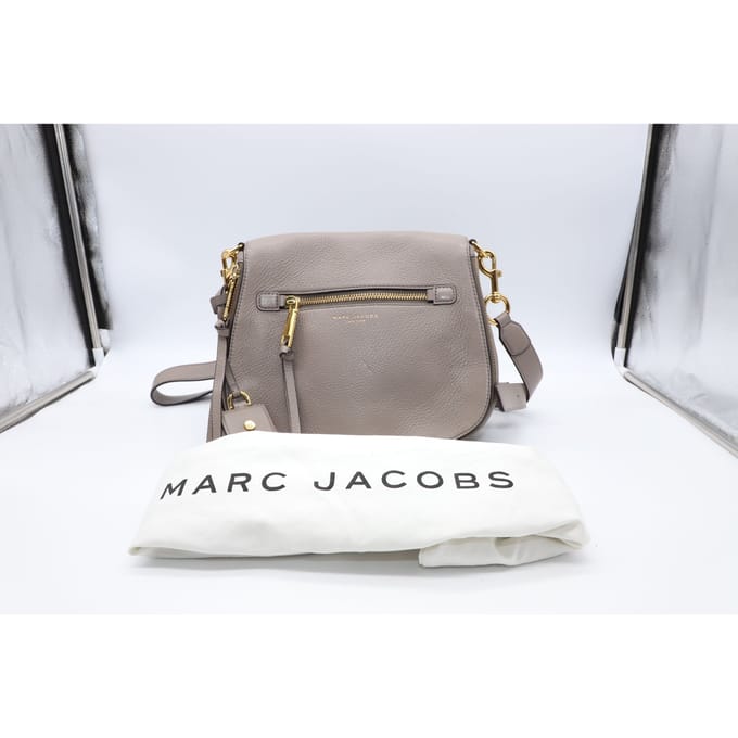 Marc Jacobs recruit nomad tas in mink met gouden details