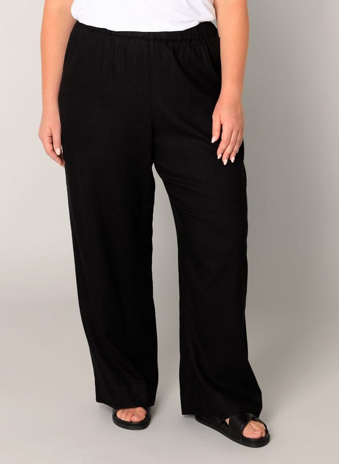 BASE LEVEL CURVY Yula Pants - Black - maat 2(50)
