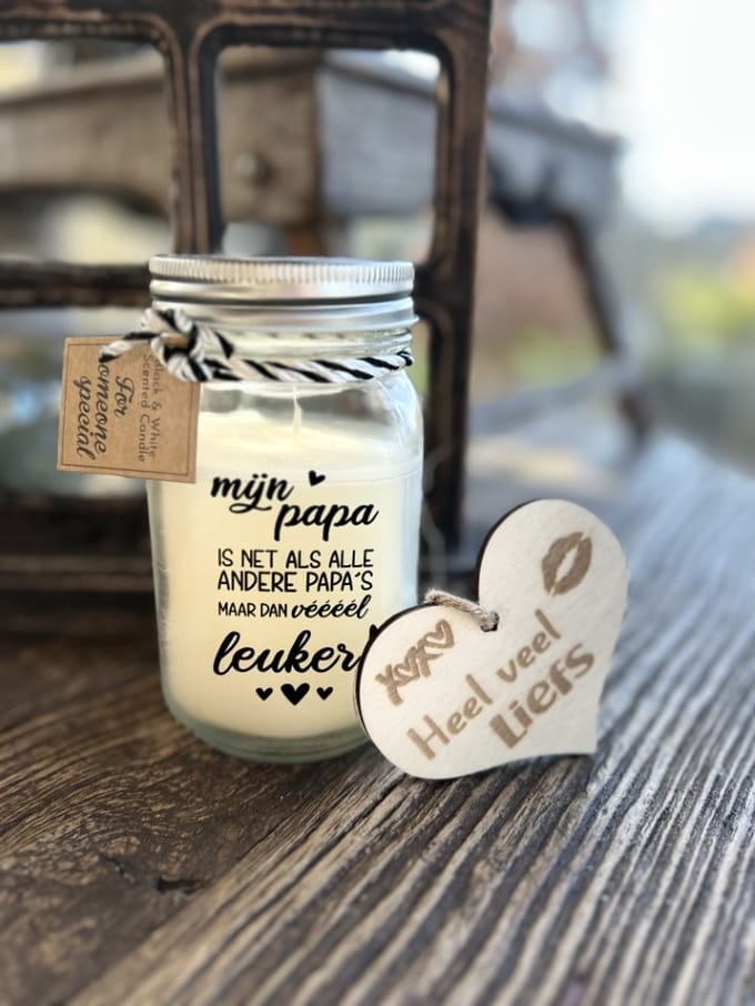 Creaties van Hier - Black & White scented candles Papa met houten hartje – 13,5 cm – vanille